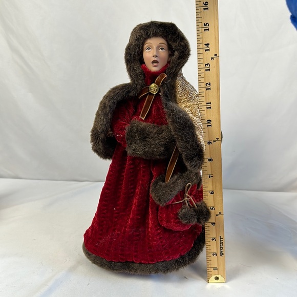 2 Dickens Carolers Adult Figures Valerie Parr Hill Christmas - Picture 16 of 16